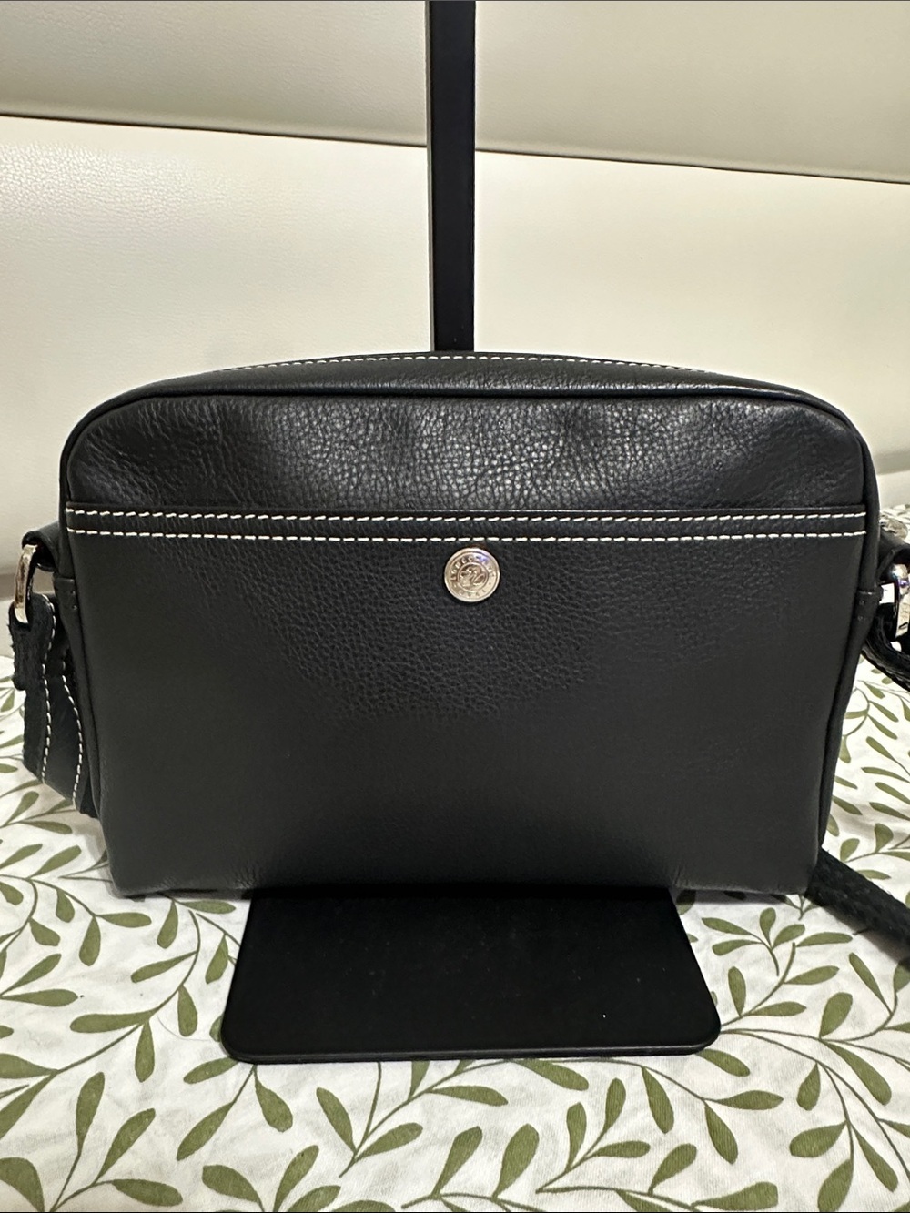 Longchamp Black Leather Shoulder Bag with Contrast Stitching - Picture 2 of 15